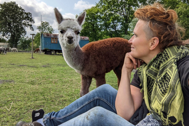 Manuela mit Alpaka